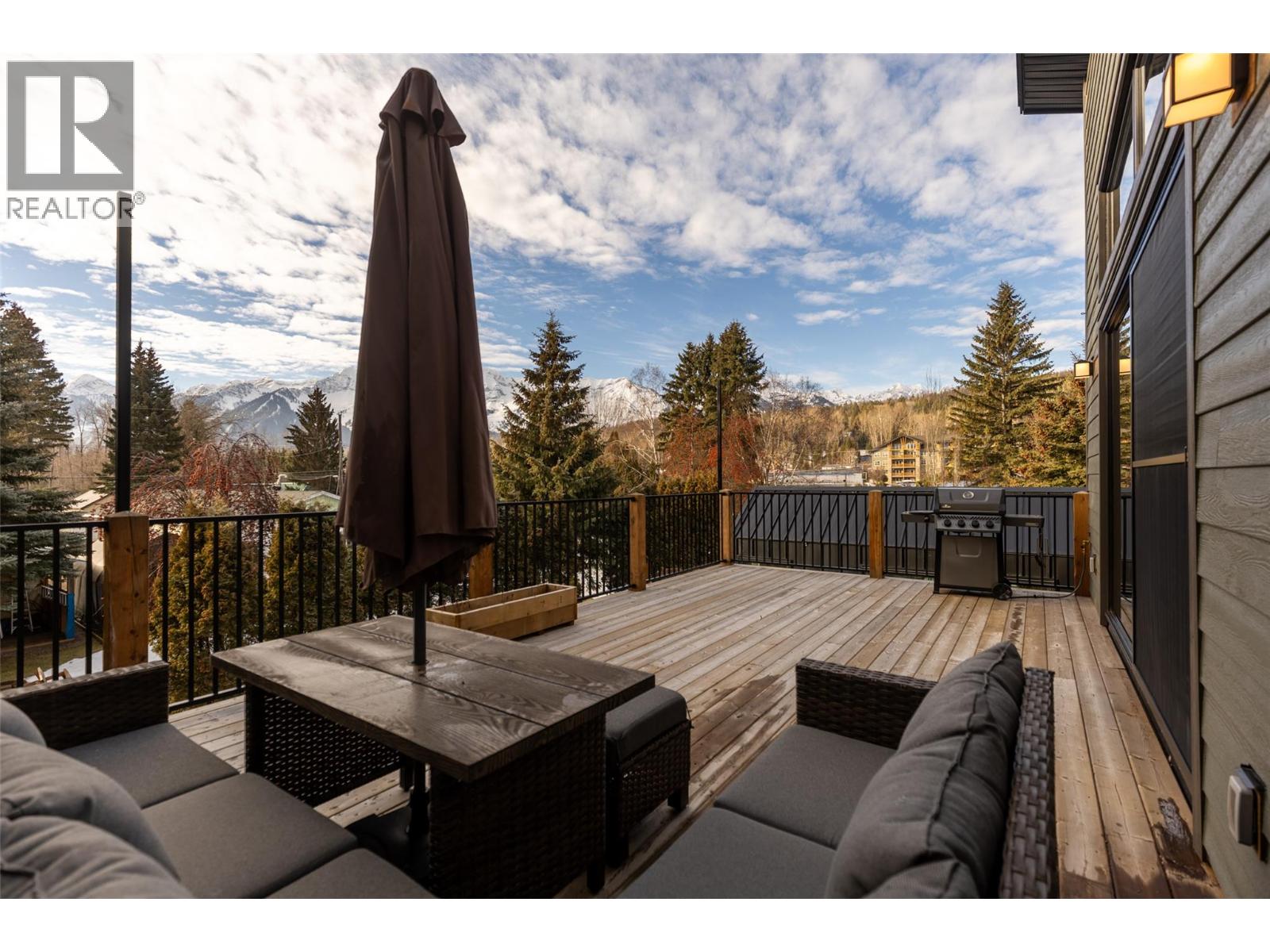 1360 MCLEOD AVENUE - 34