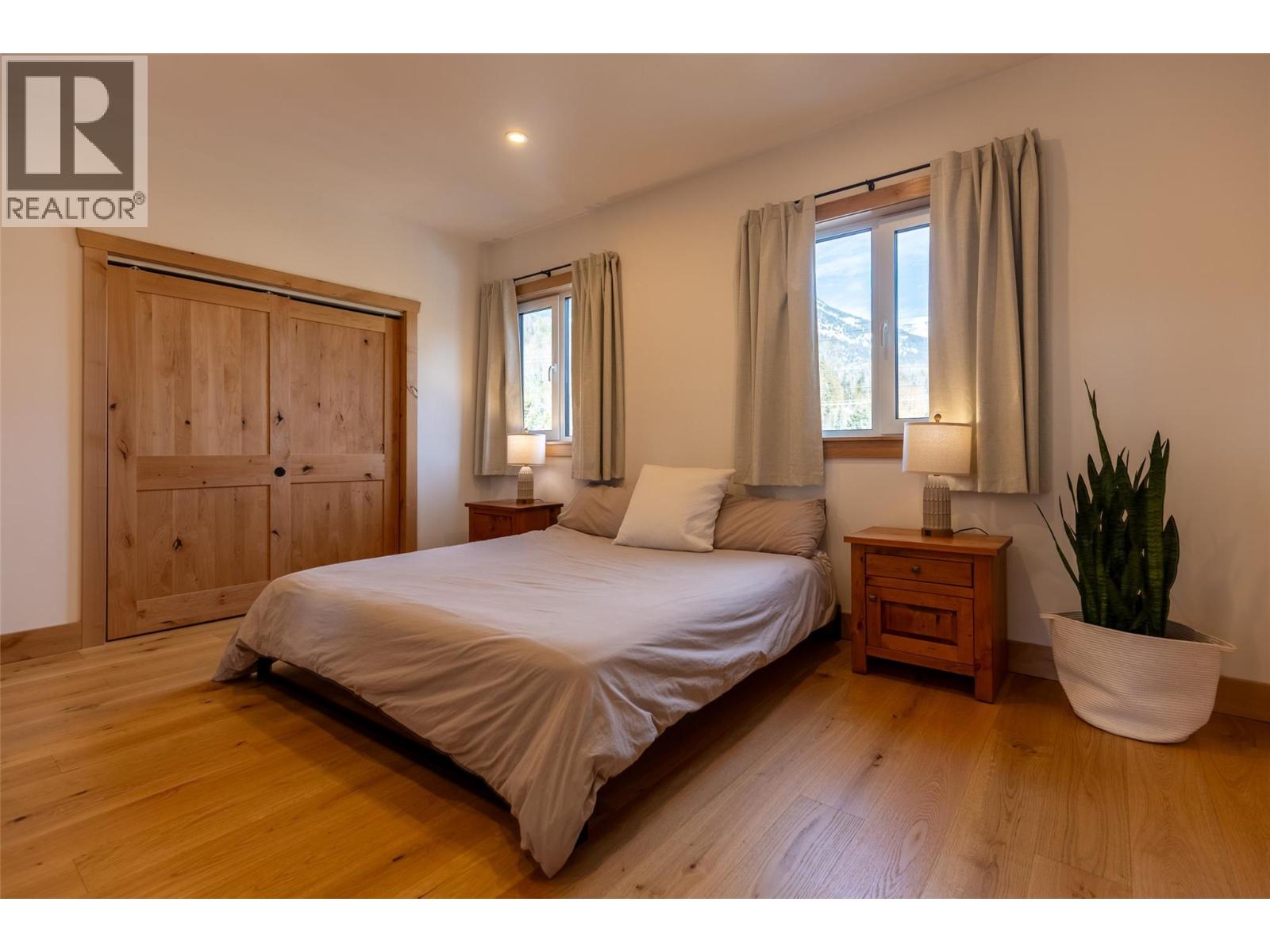 1360 MCLEOD AVENUE - 35