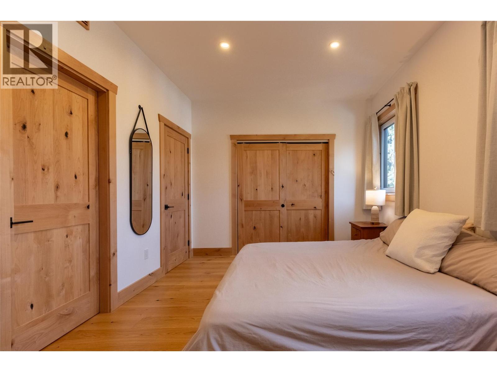 1360 MCLEOD AVENUE - 36