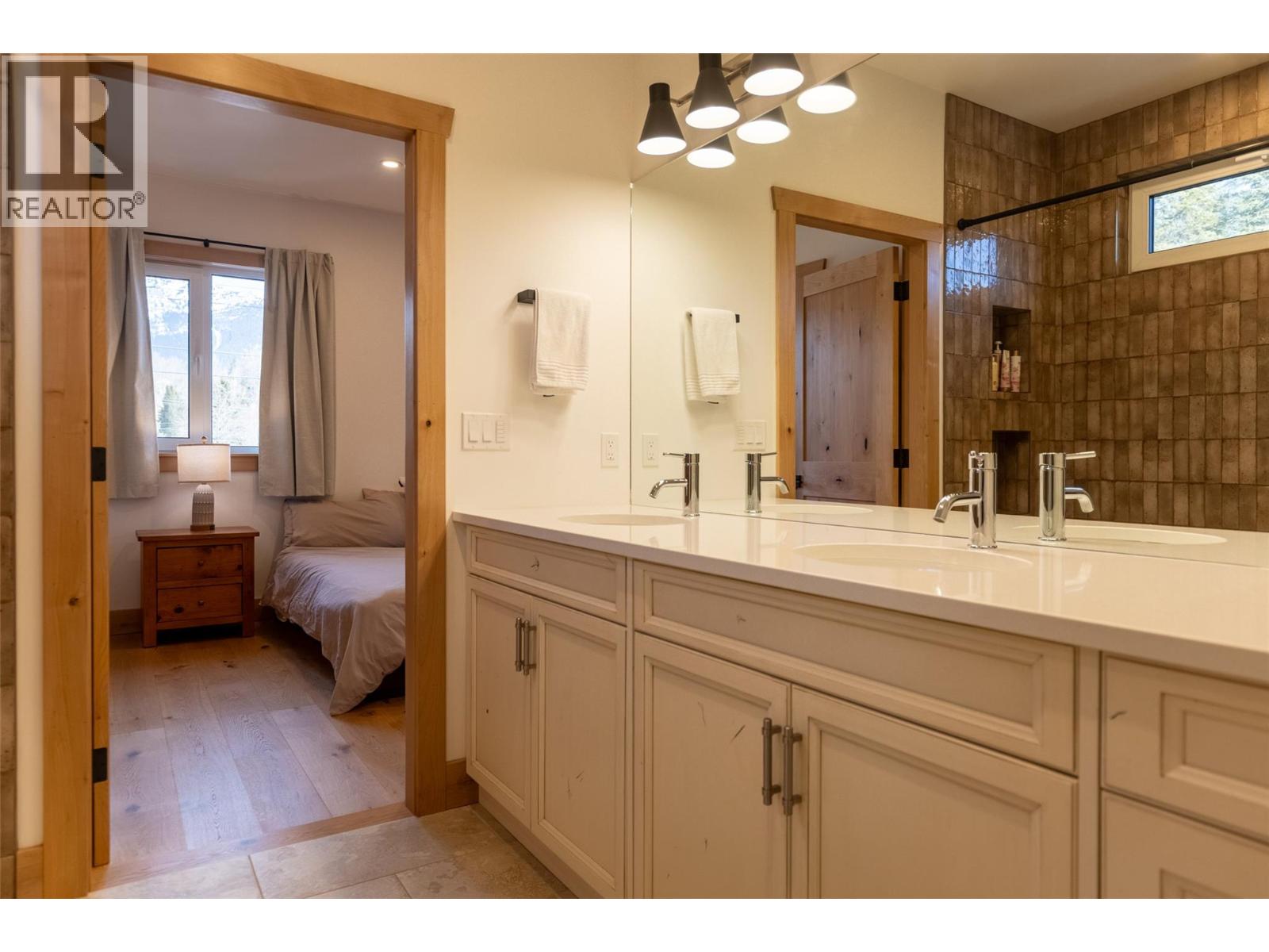 1360 MCLEOD AVENUE - 38