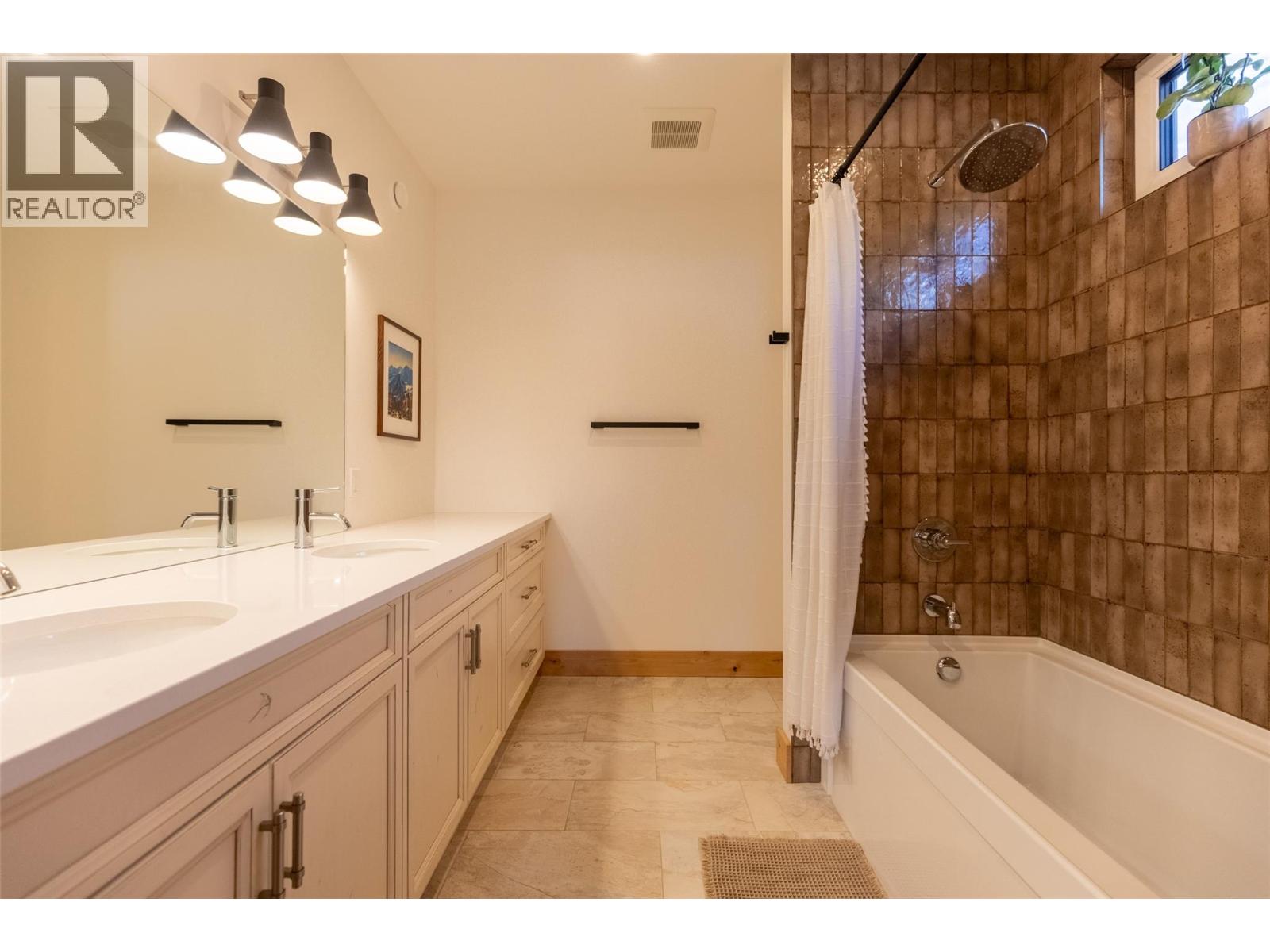 1360 MCLEOD AVENUE - 39