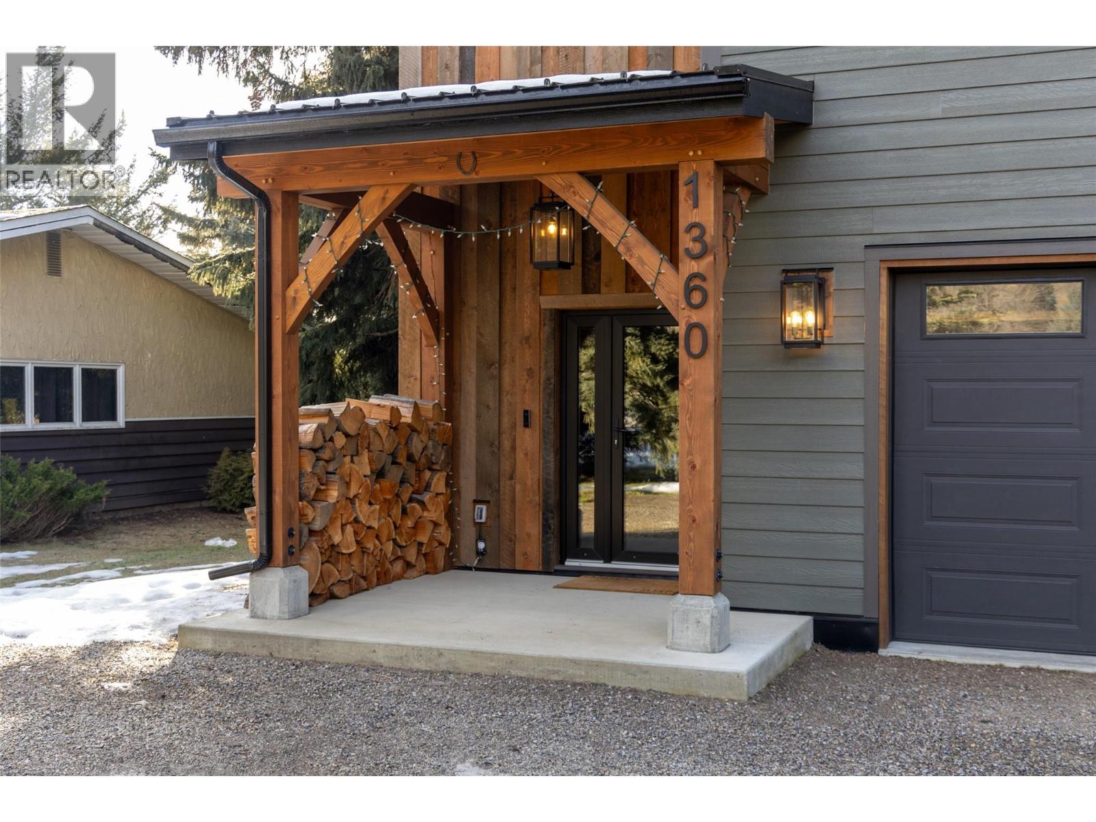 1360 MCLEOD AVENUE - 4