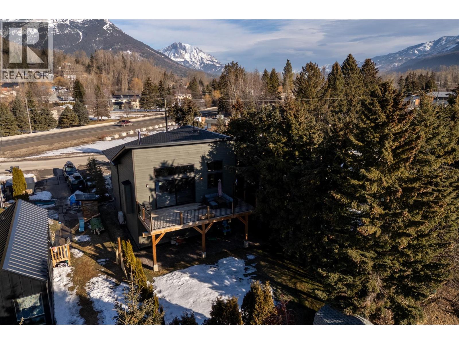 1360 MCLEOD AVENUE - 8