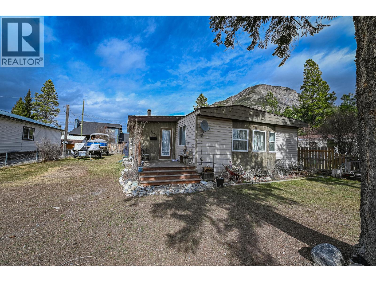 4981 Spruce Avenue, Canal Flats