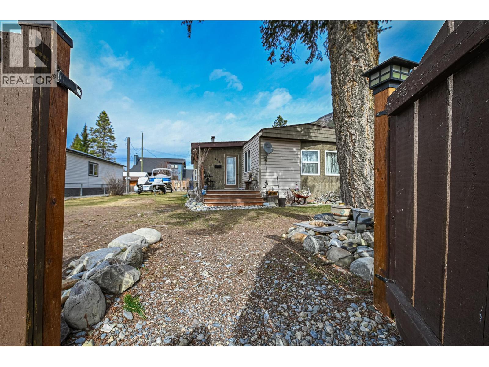 4981 Spruce Avenue, Canal Flats