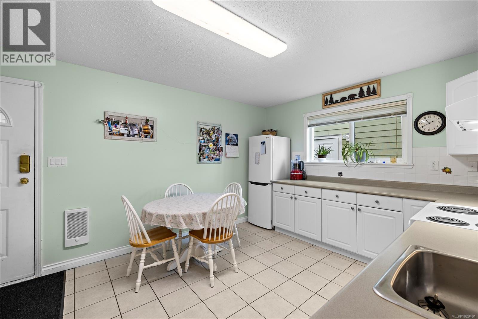 615 CHINOOK AVE - 23