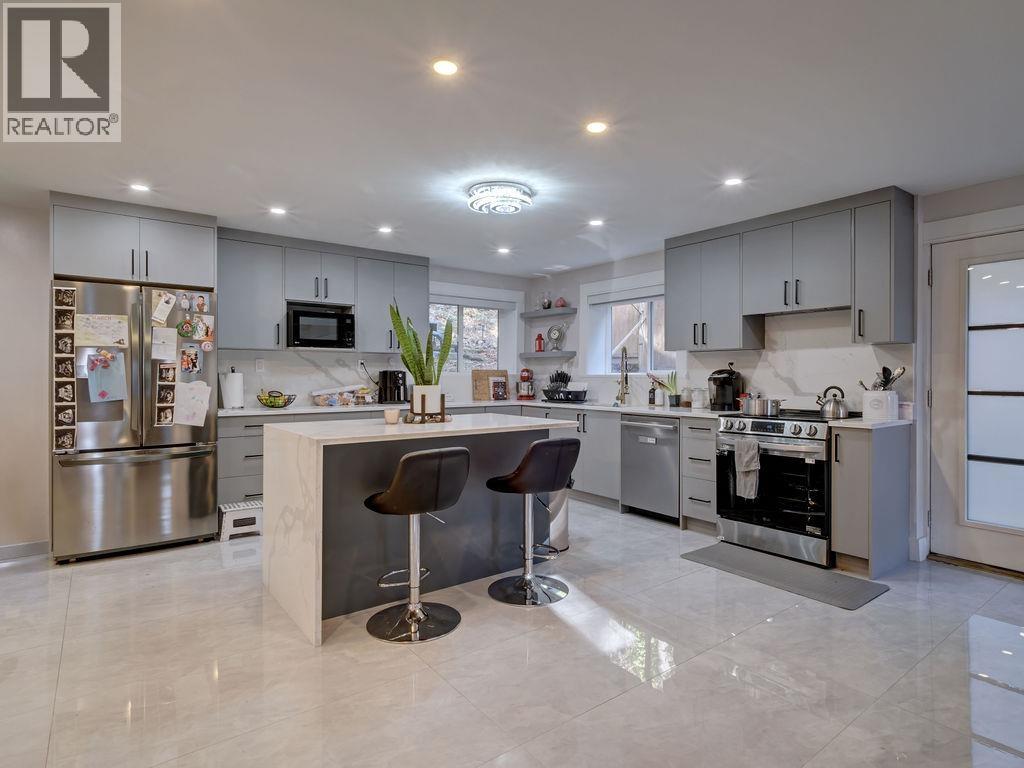 9168 SUNSHINE COAST HIGHWAY, Halfmoon Bay