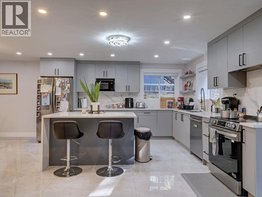 9168 SUNSHINE COAST HIGHWAY, Halfmoon Bay