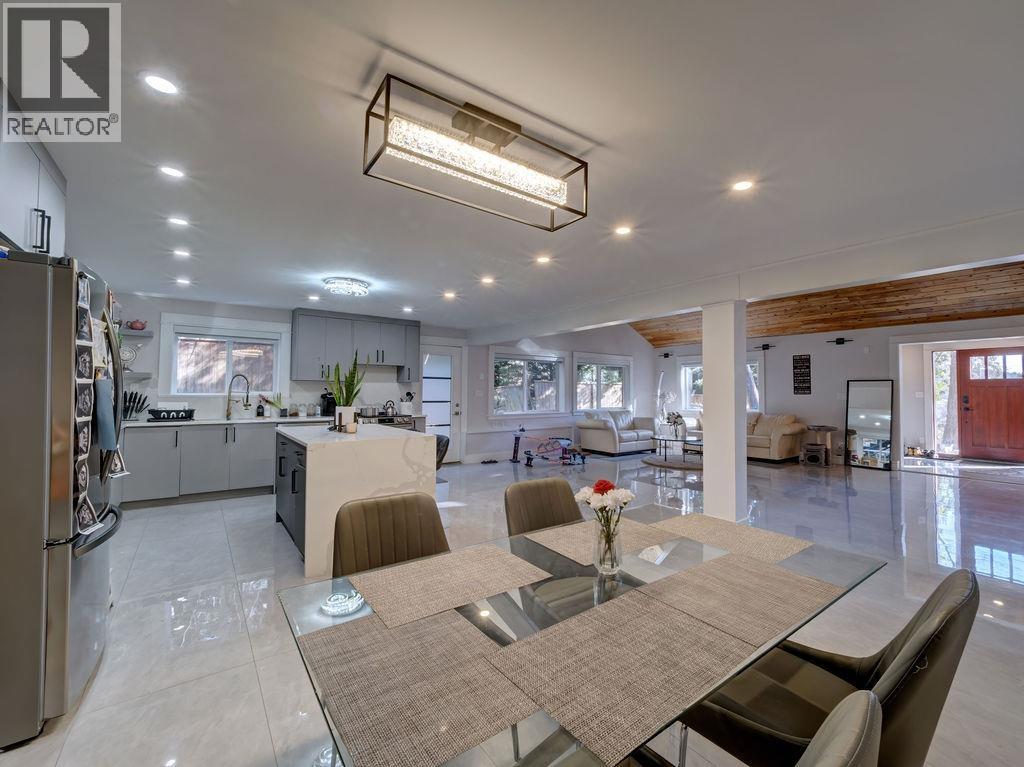 9168 SUNSHINE COAST HIGHWAY, Halfmoon Bay