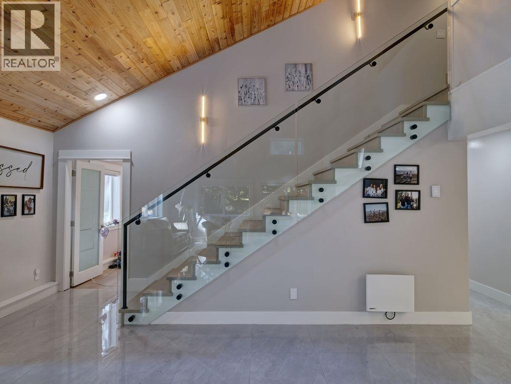 9168 SUNSHINE COAST HIGHWAY, Halfmoon Bay