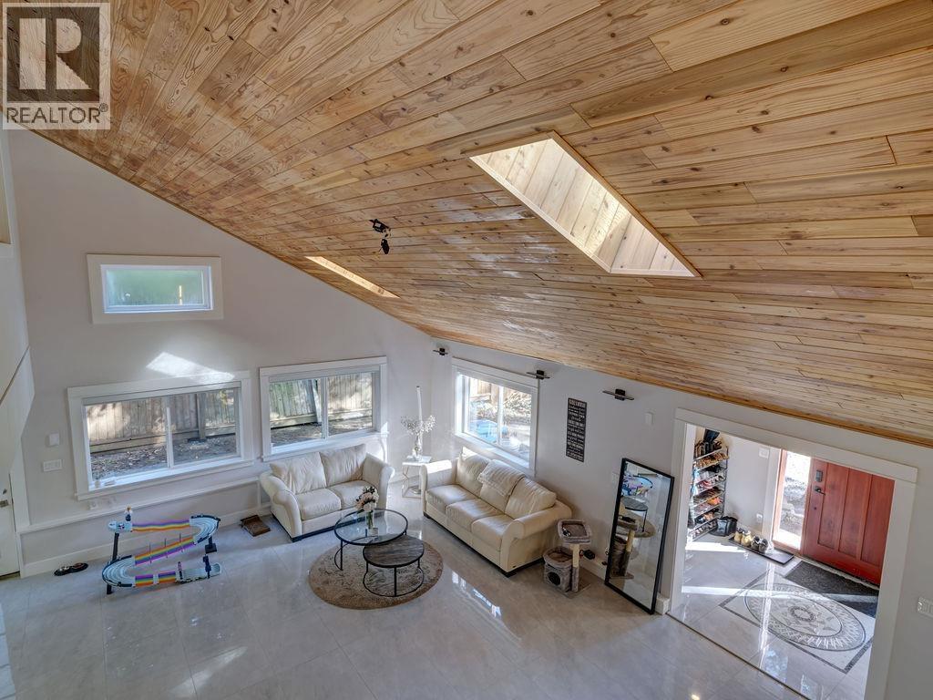 9168 SUNSHINE COAST HIGHWAY, Halfmoon Bay