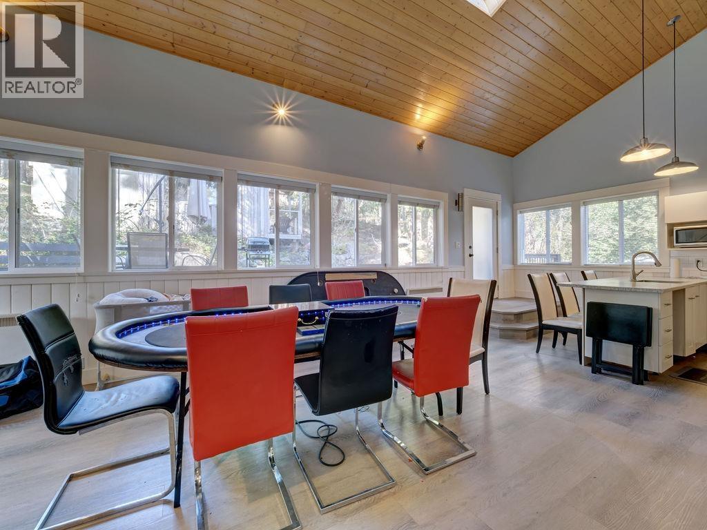 9168 SUNSHINE COAST HIGHWAY, Halfmoon Bay