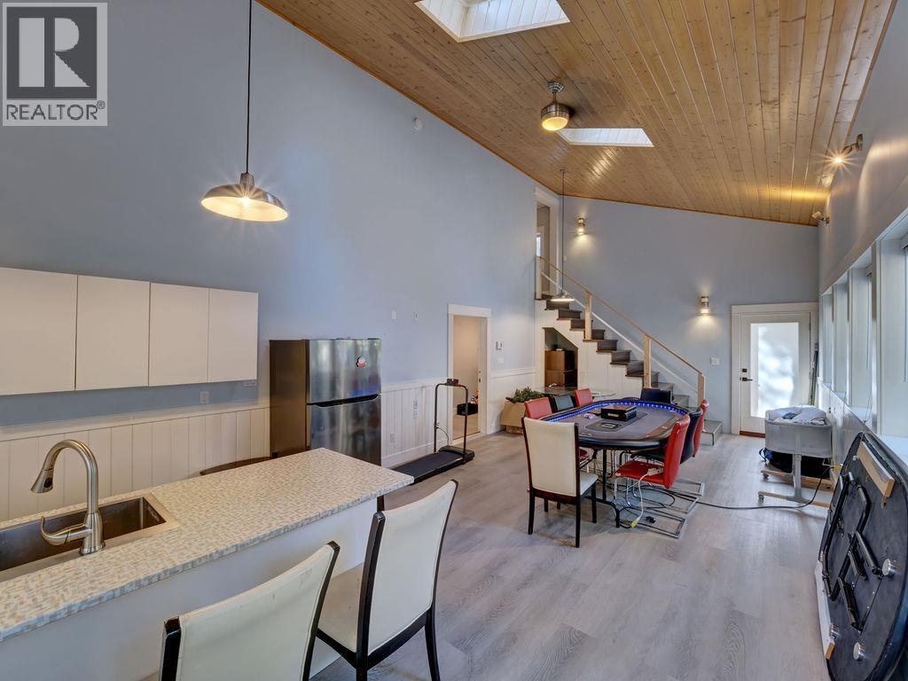 9168 SUNSHINE COAST HIGHWAY, Halfmoon Bay