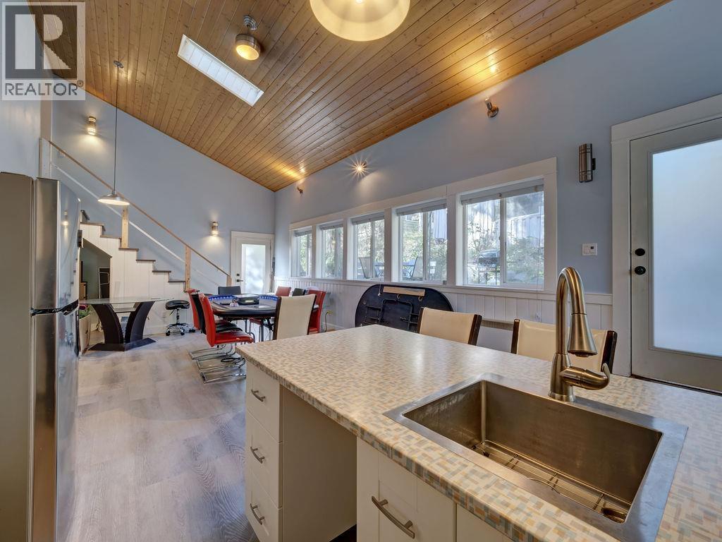 9168 SUNSHINE COAST HIGHWAY, Halfmoon Bay