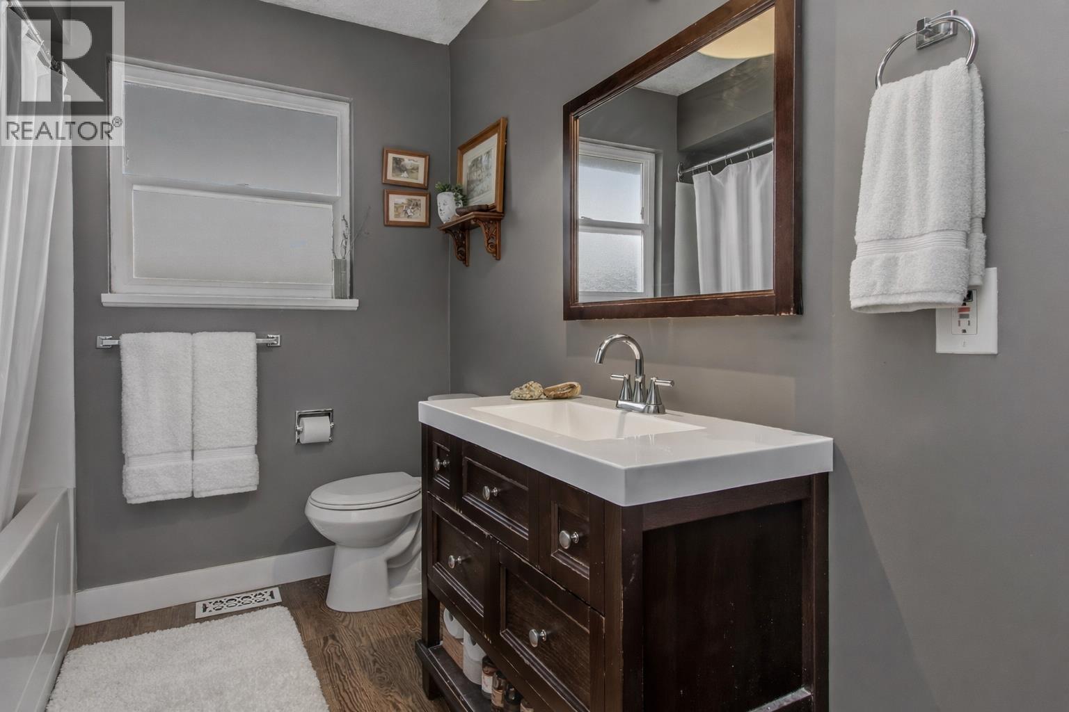 1990 MAPLE DRIVE, Squamish