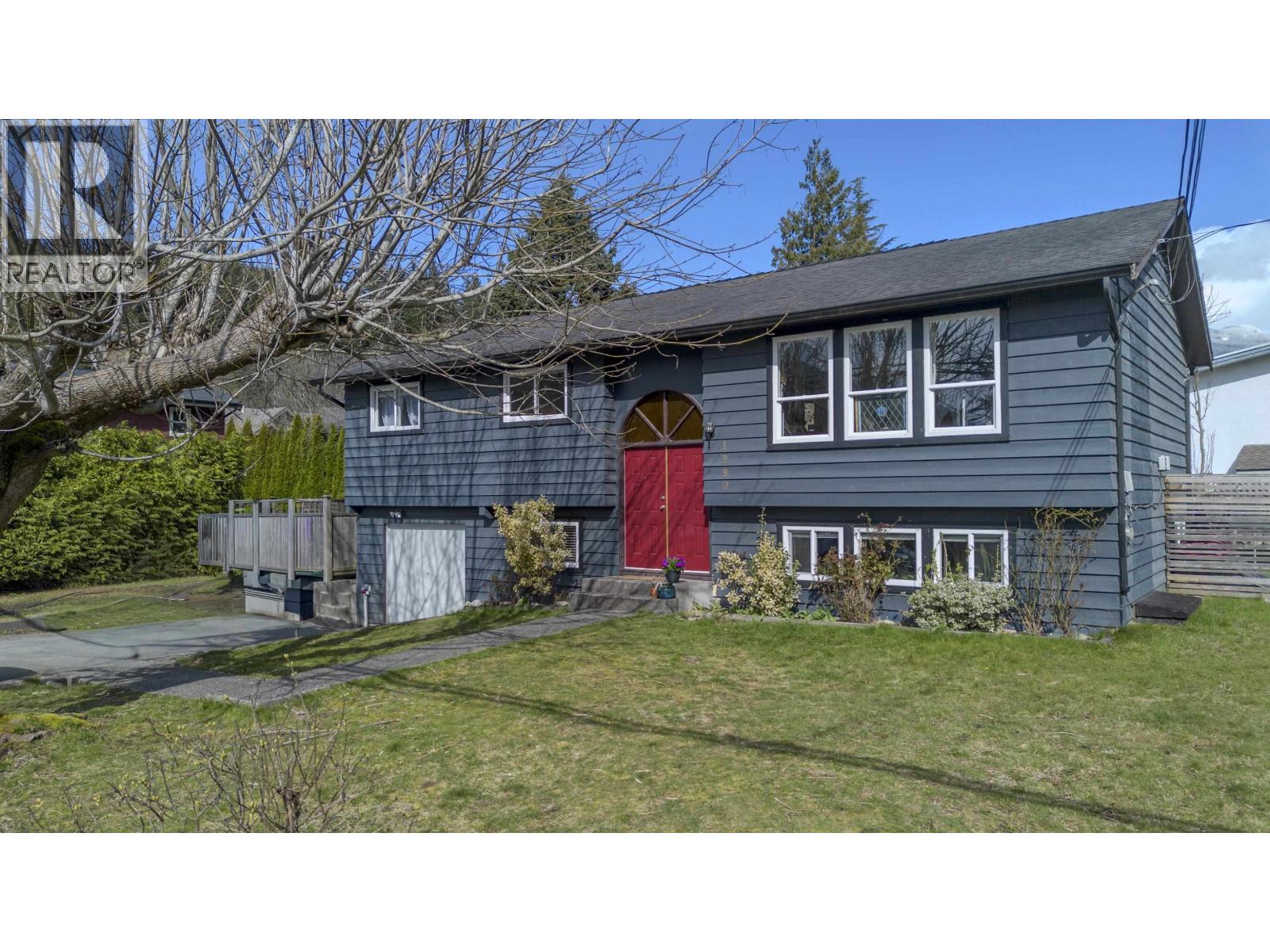 1990 MAPLE DRIVE, Squamish