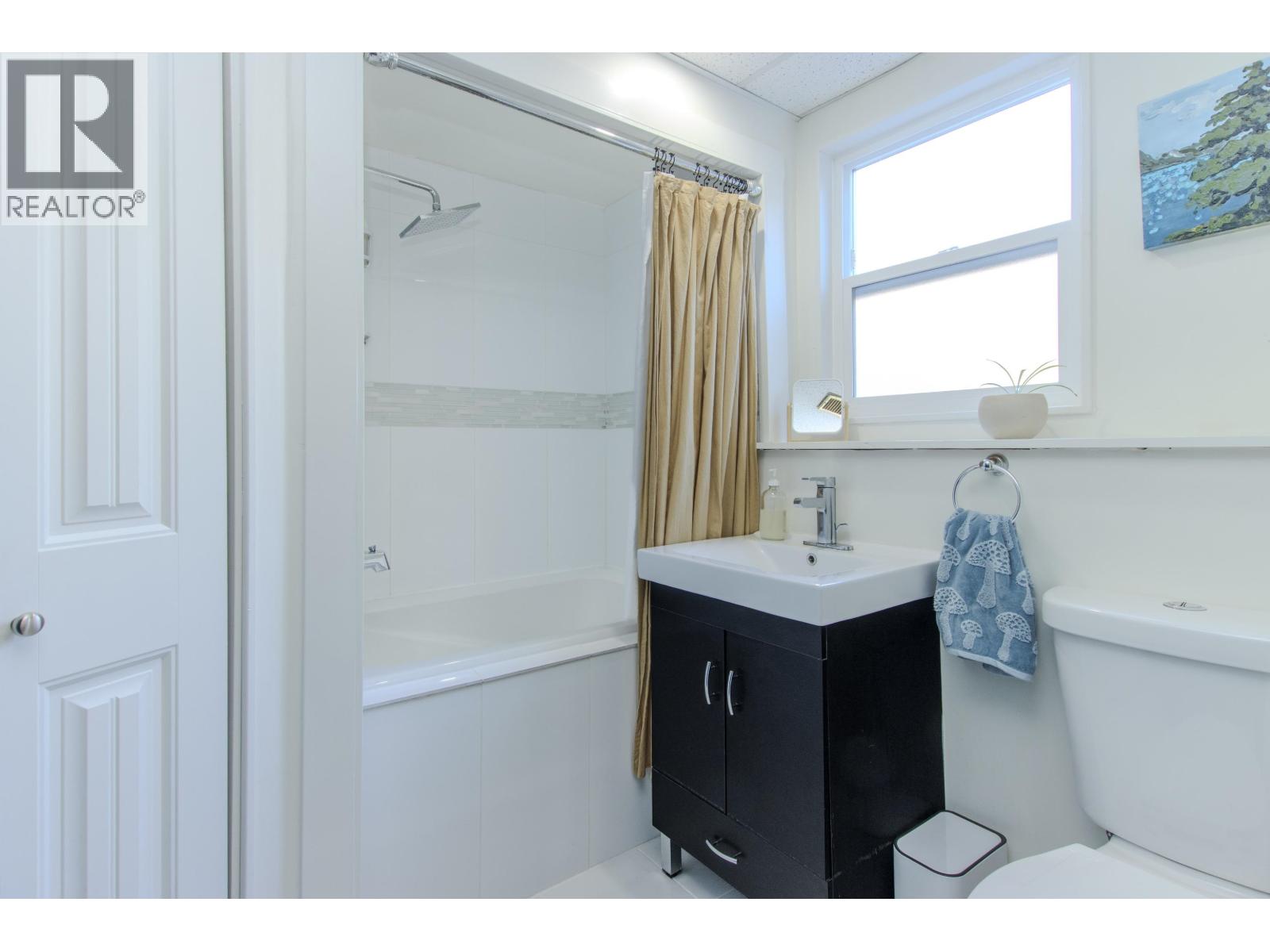 1990 MAPLE DRIVE, Squamish