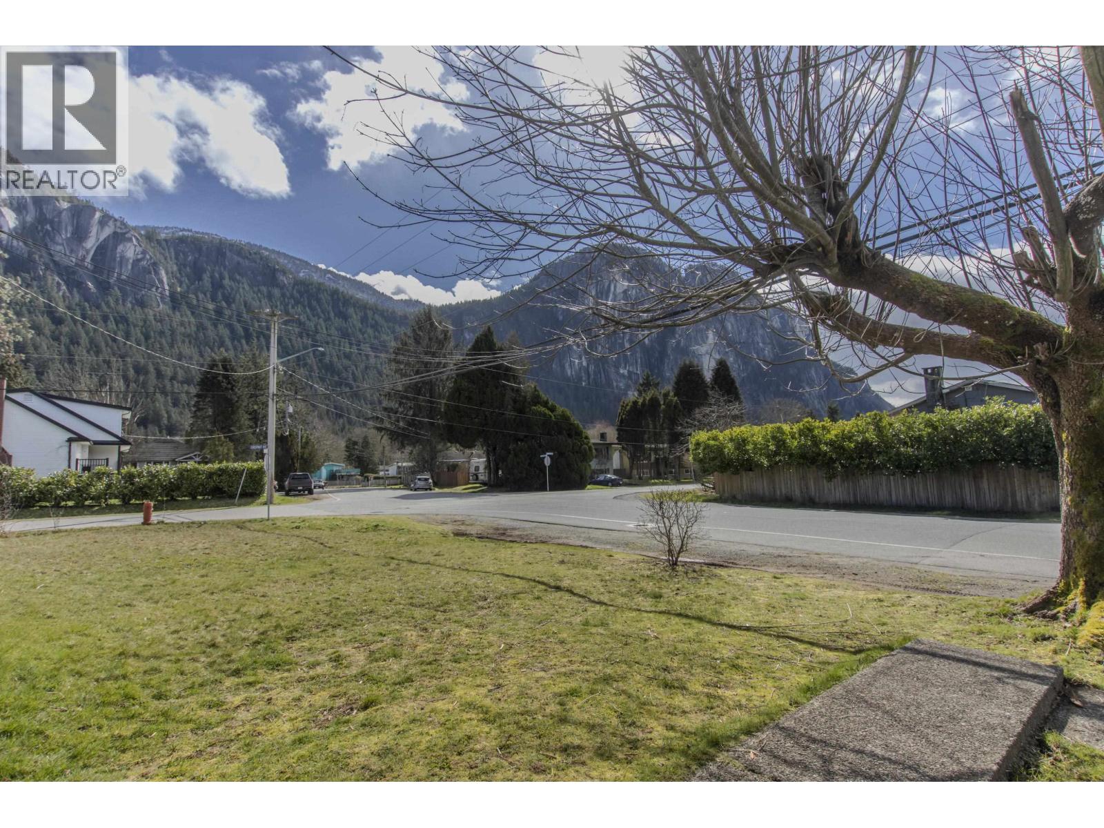1990 MAPLE DRIVE, Squamish