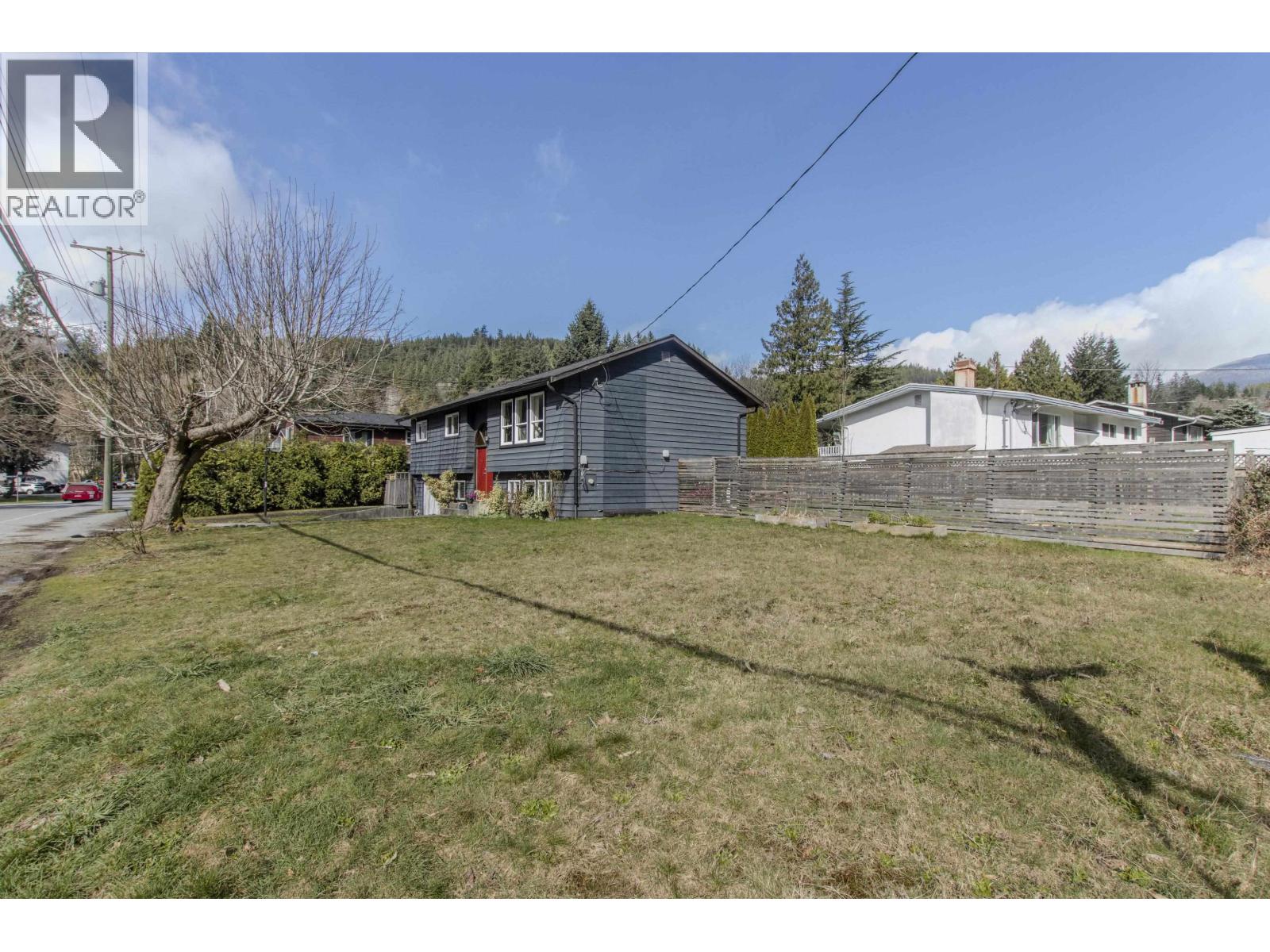 1990 MAPLE DRIVE, Squamish