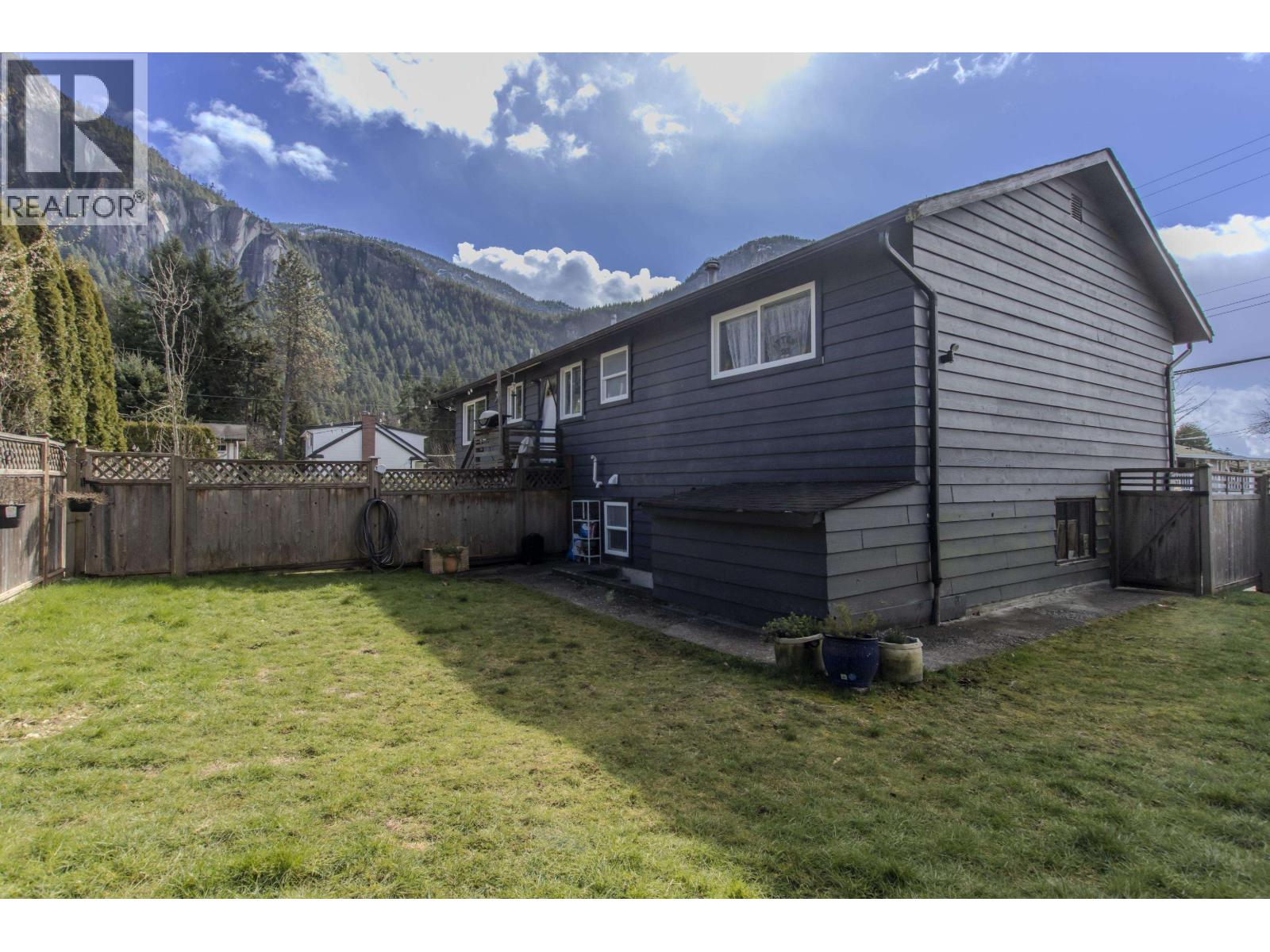 1990 MAPLE DRIVE, Squamish