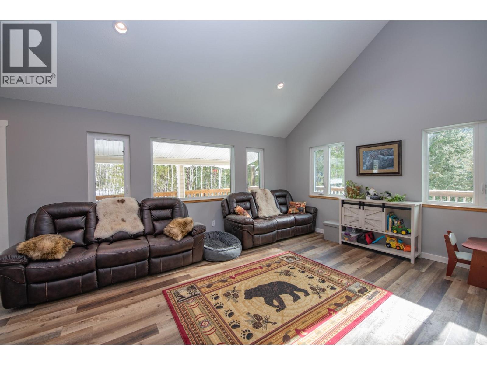 7250 China Valley Road, Falkland