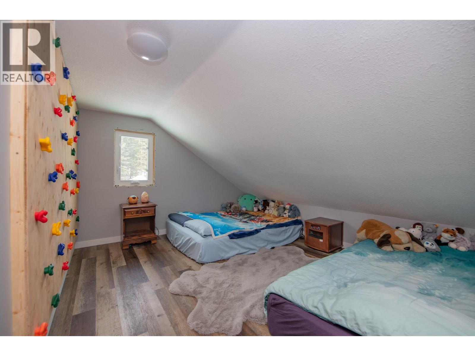 7250 China Valley Road, Falkland