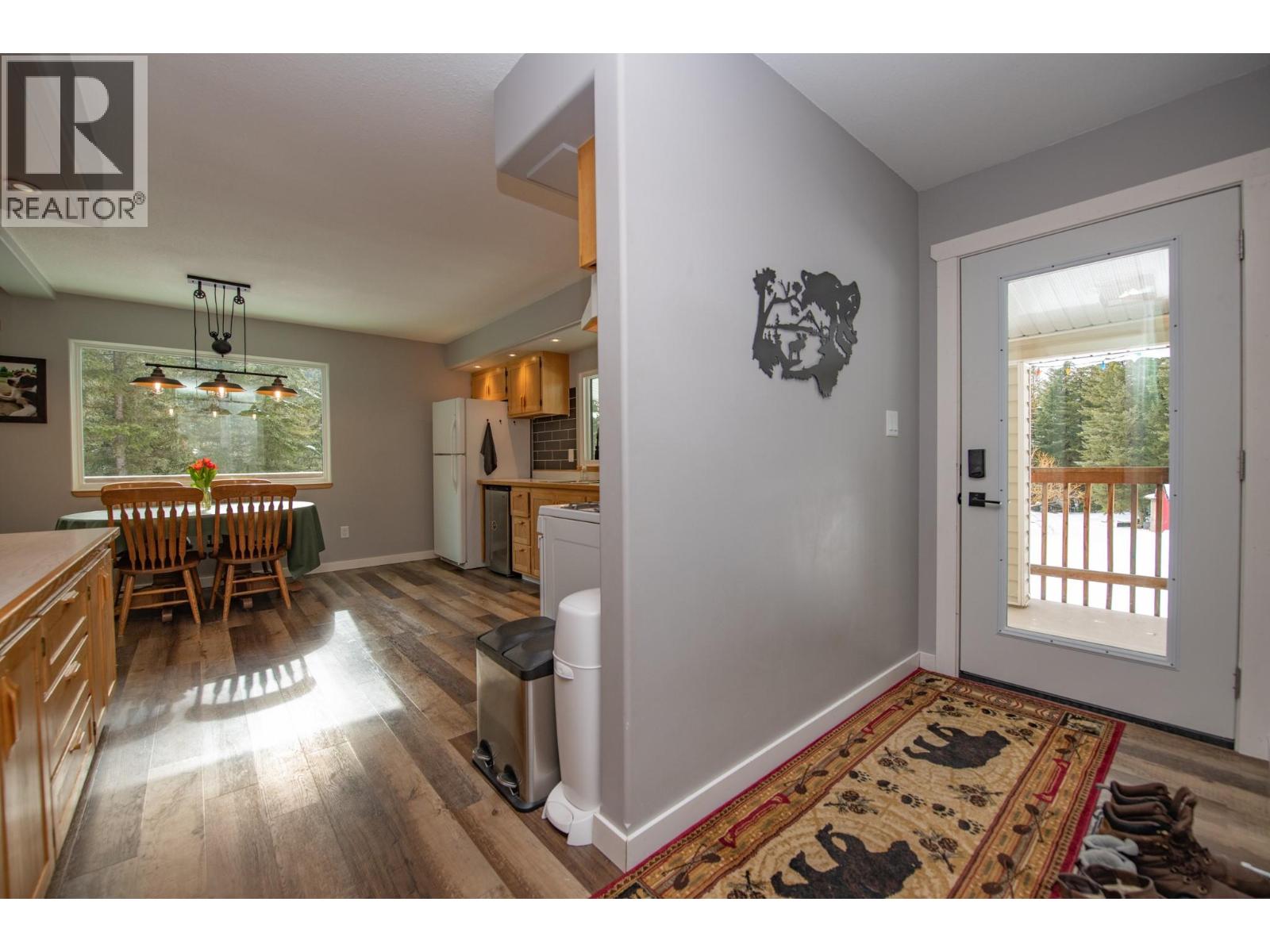 7250 China Valley Road, Falkland