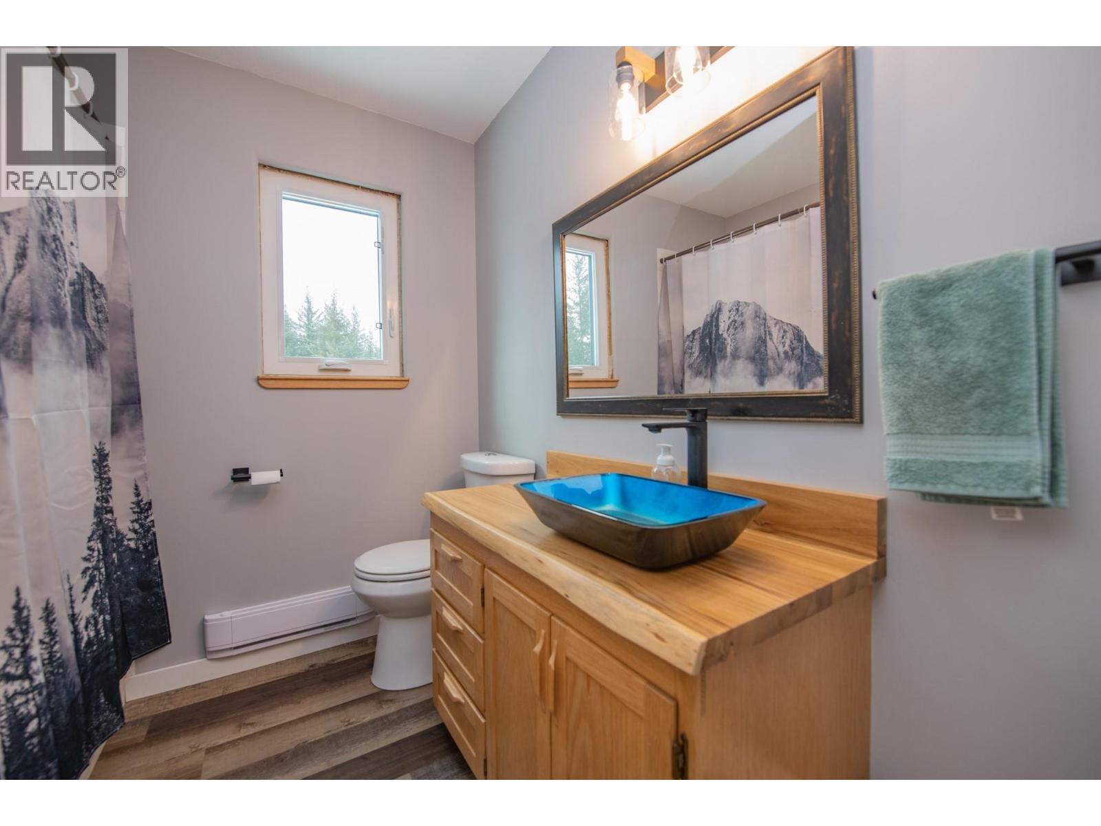 7250 China Valley Road, Falkland