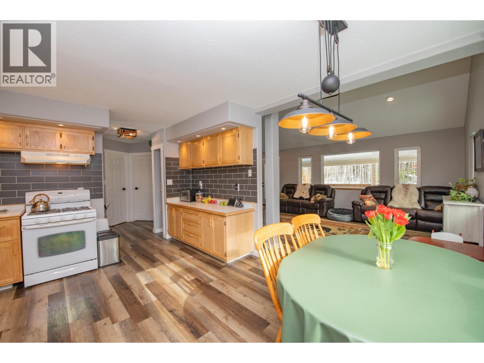 7250 China Valley Road, Falkland