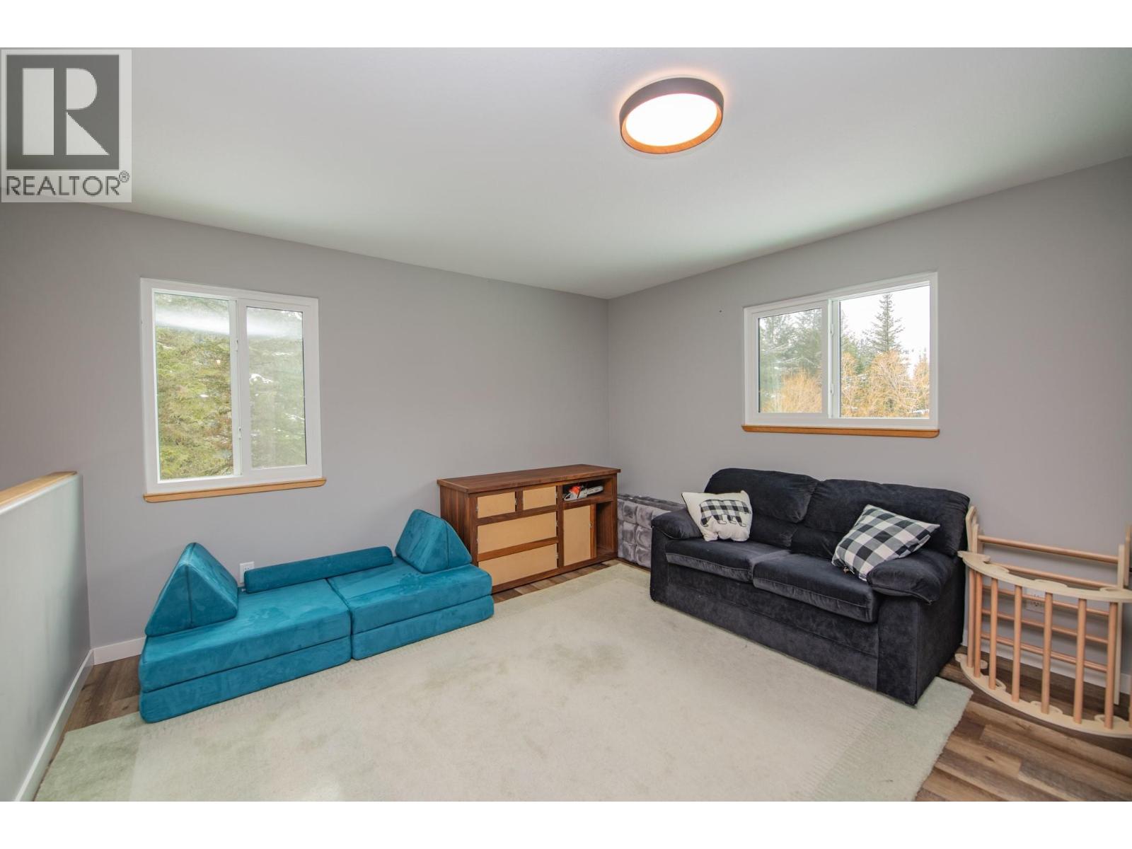 7250 China Valley Road, Falkland