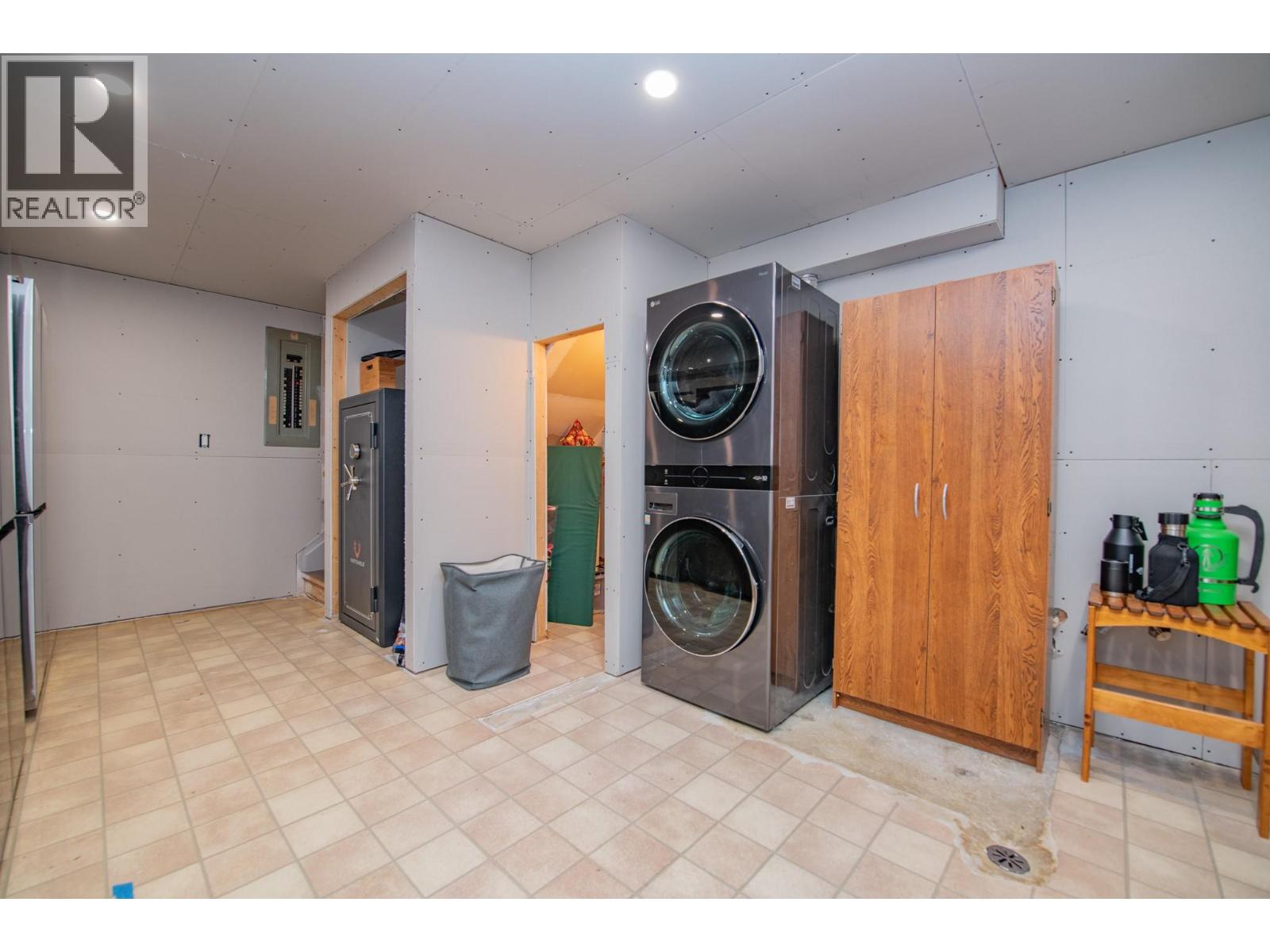 7250 China Valley Road, Falkland