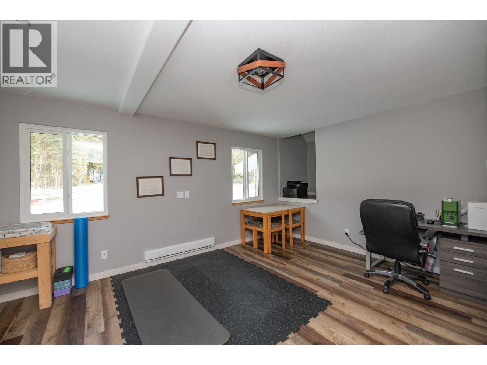 7250 China Valley Road, Falkland