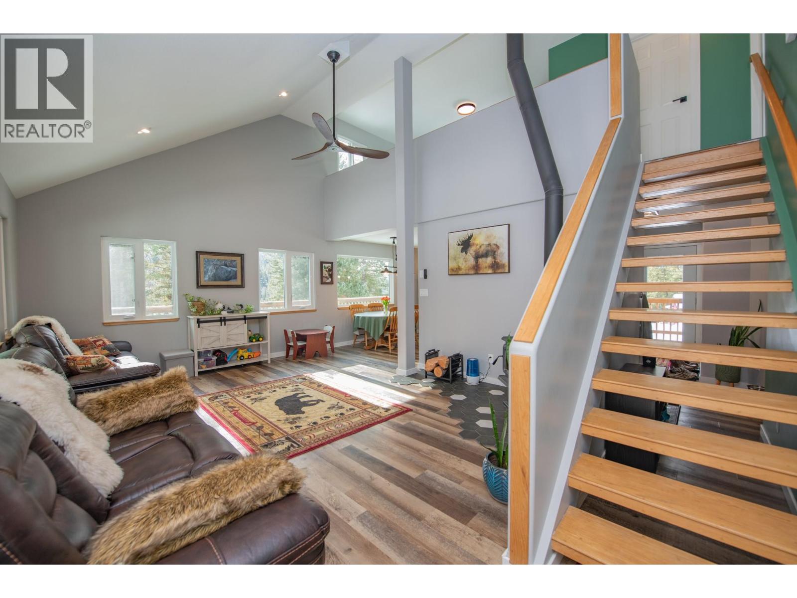 7250 China Valley Road, Falkland