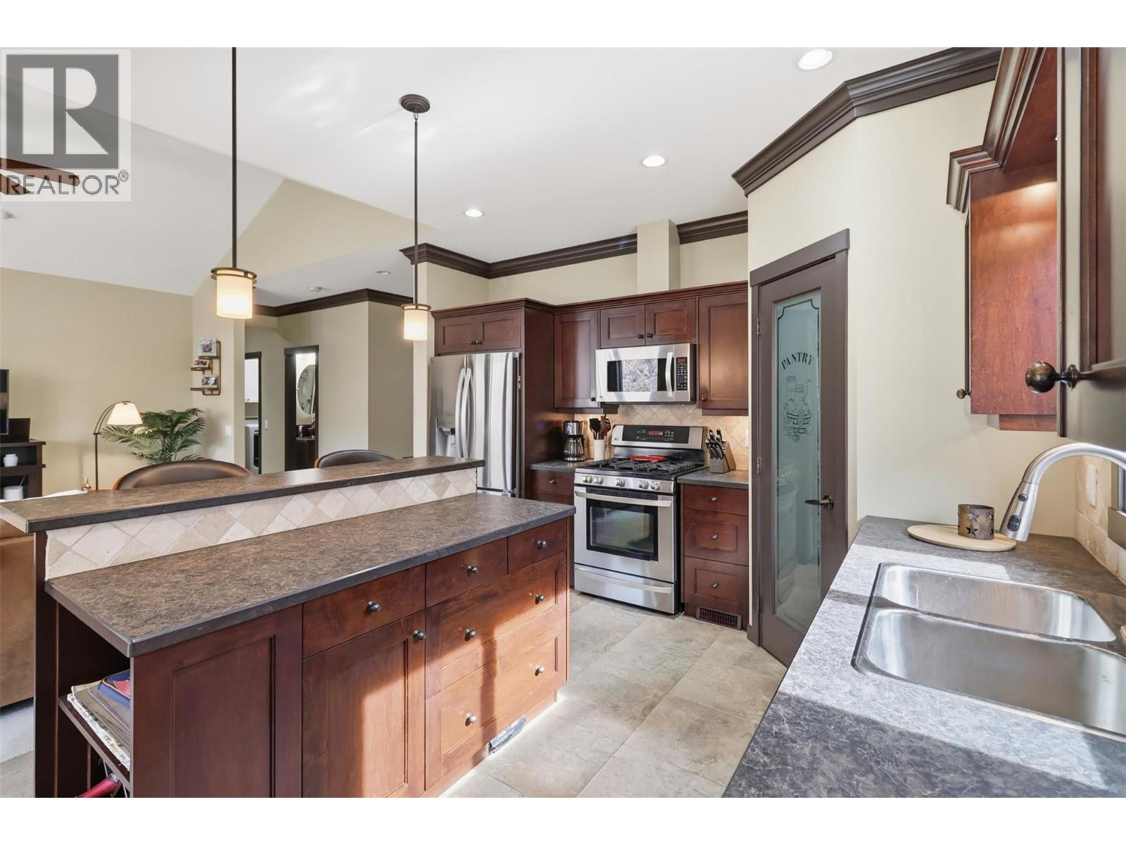 593 STONERIDGE Drive, Kamloops