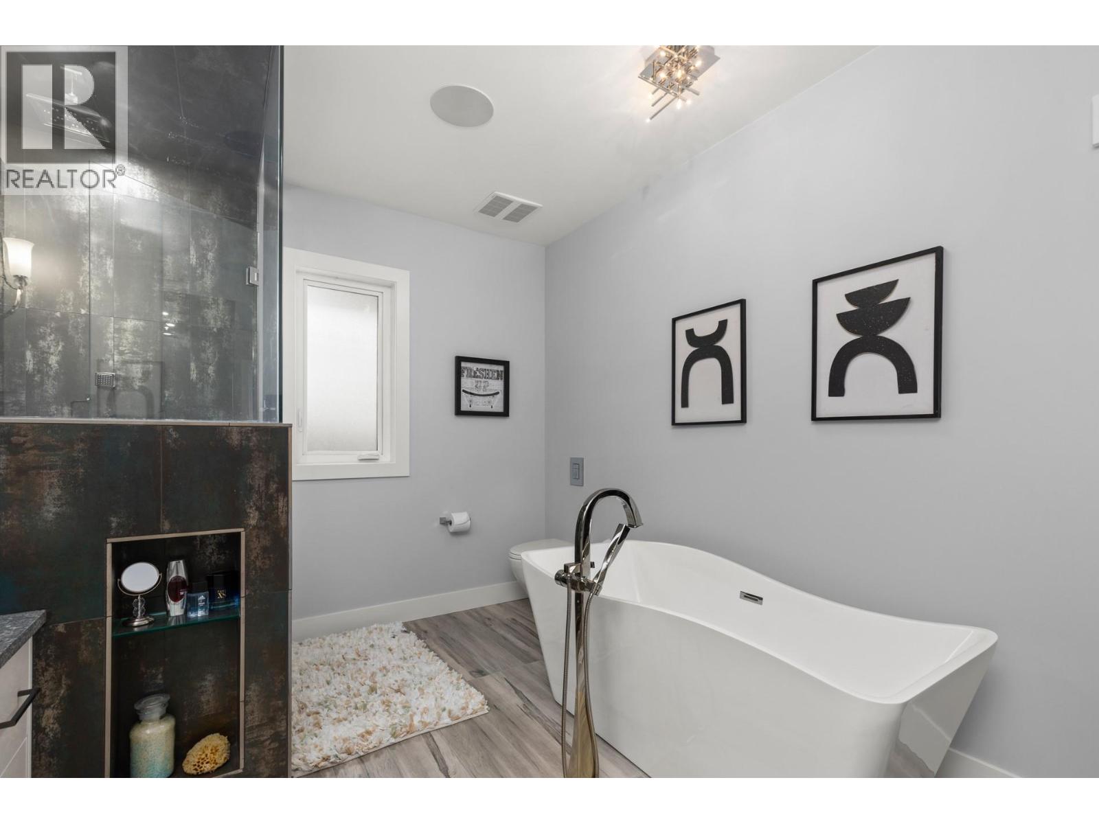  1088 Clarance Avenue, Kelowna