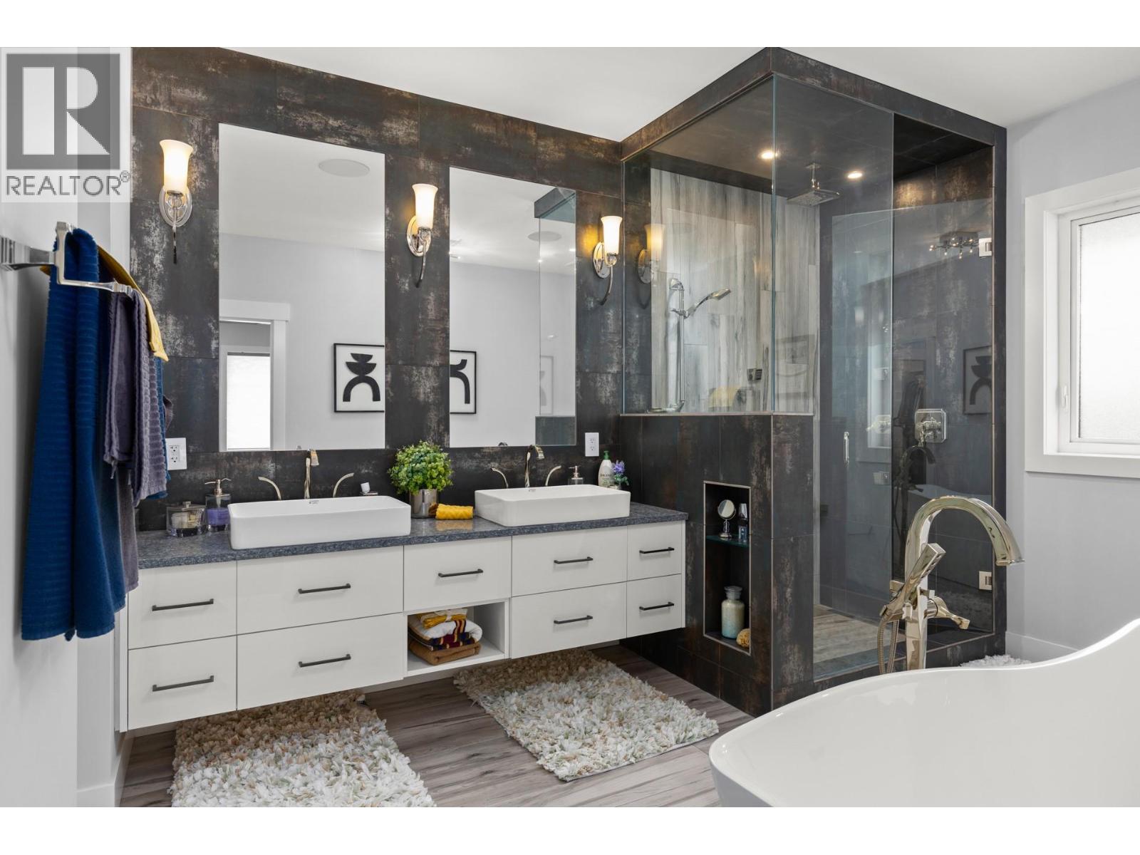  1088 Clarance Avenue, Kelowna