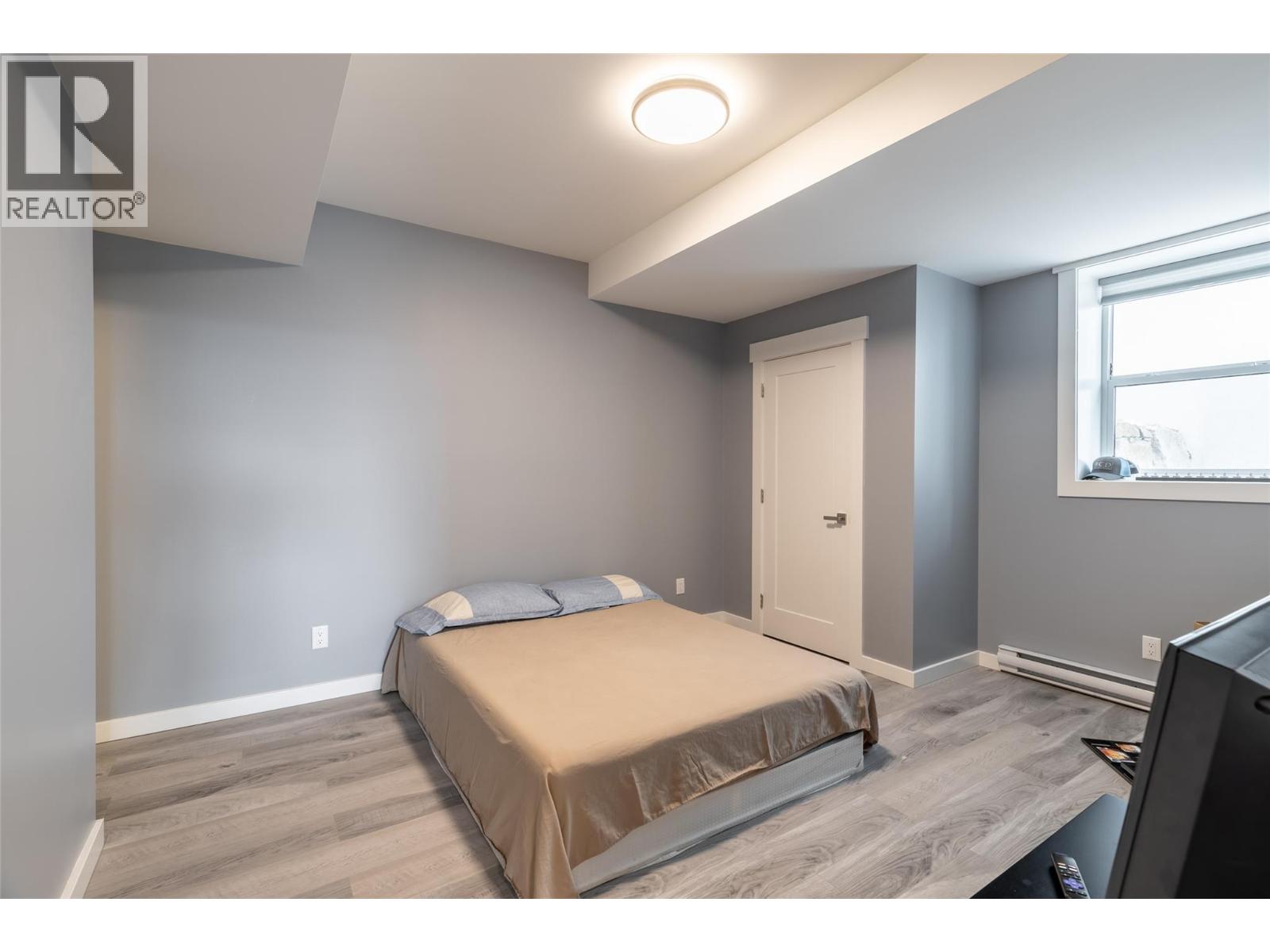 1088 Clarance Avenue - 71