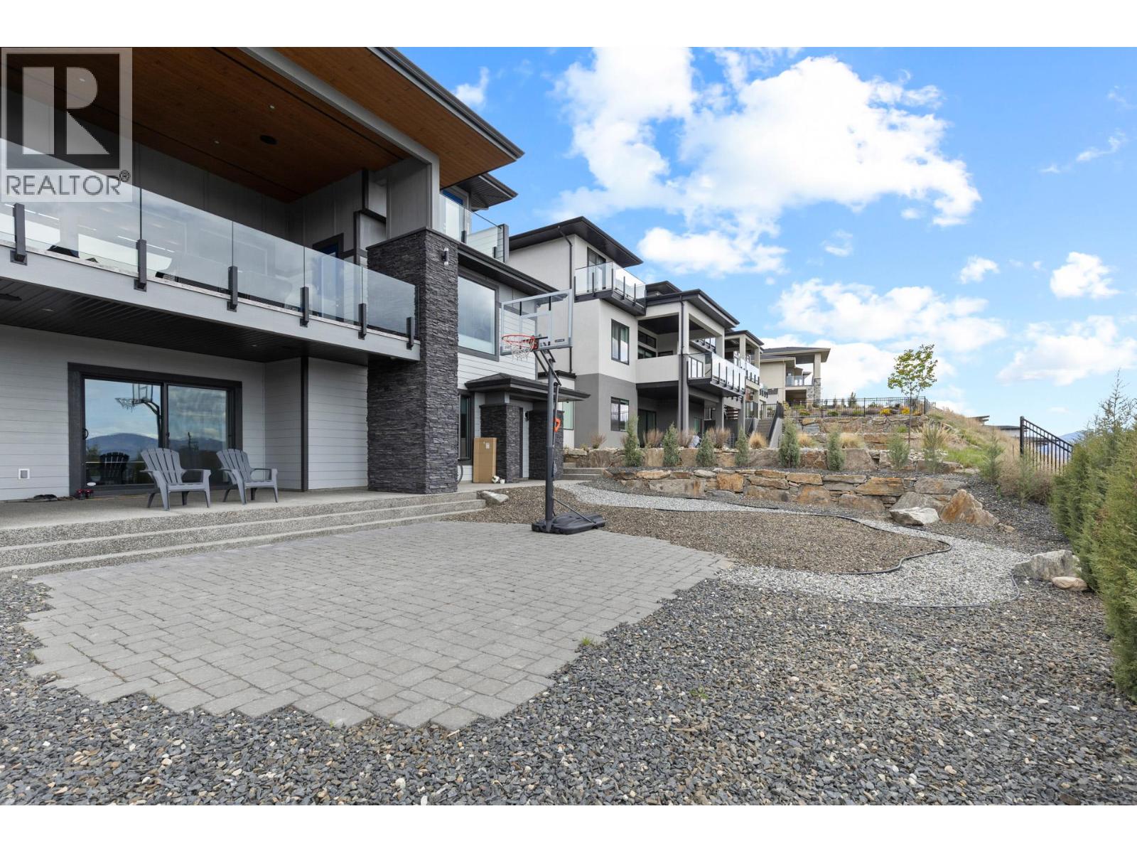1088 Clarance Avenue - 81