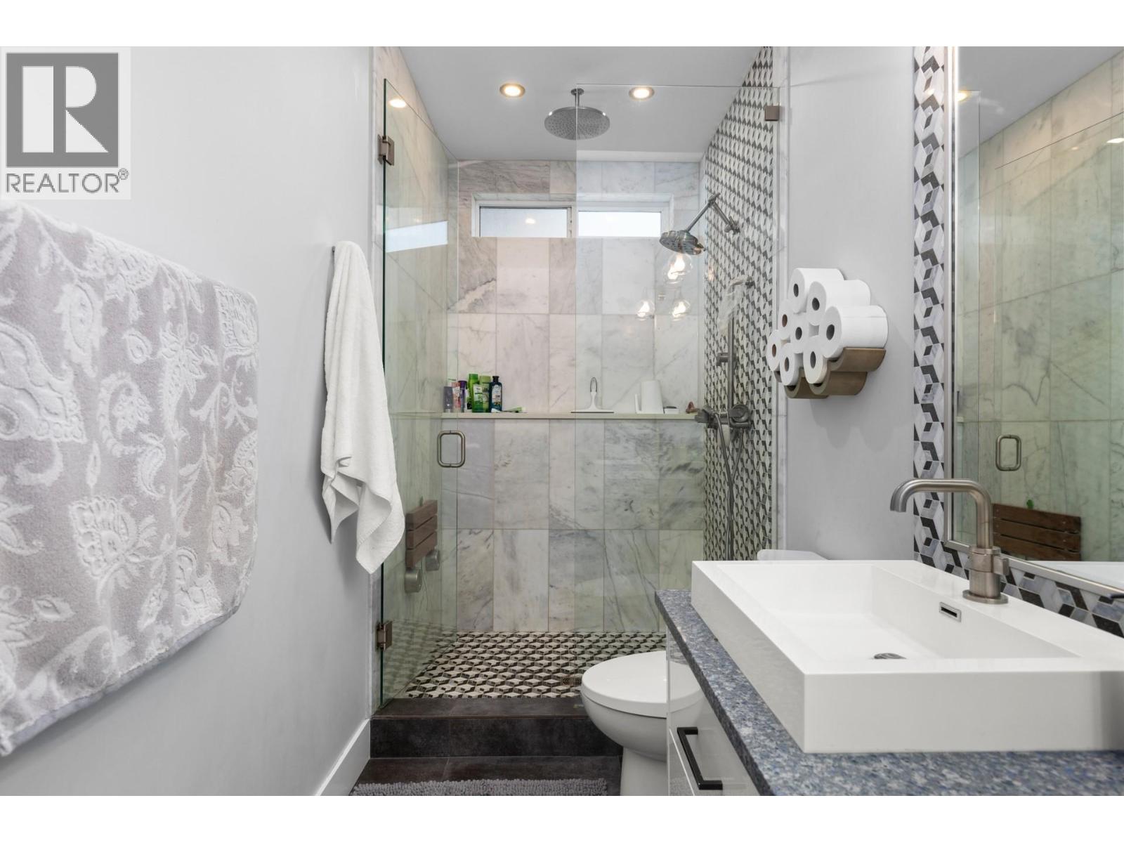  1088 Clarance Avenue, Kelowna