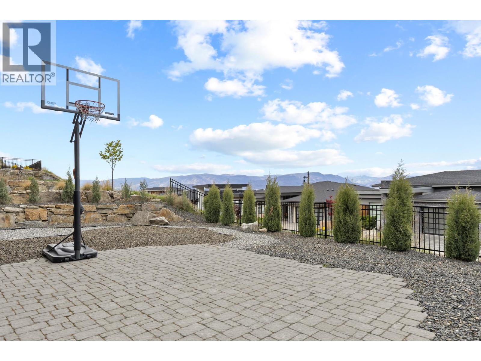 1088 Clarance Avenue - 83