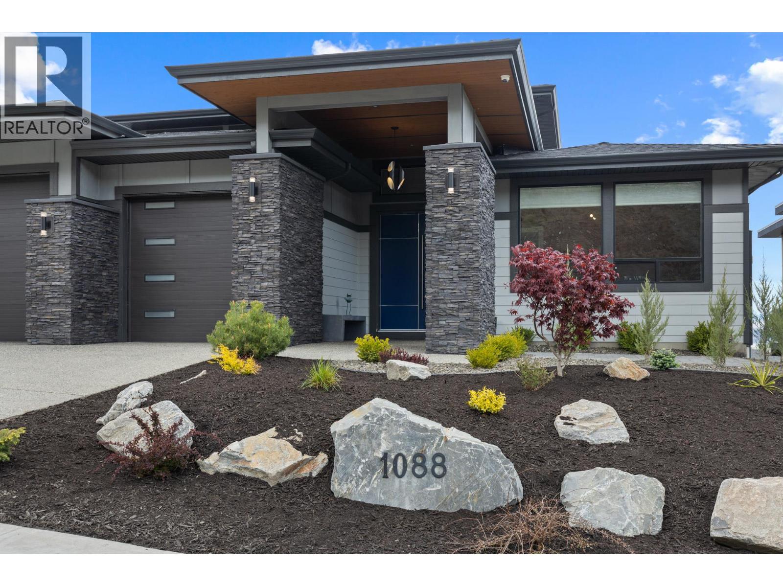 1088 Clarance Avenue - 77