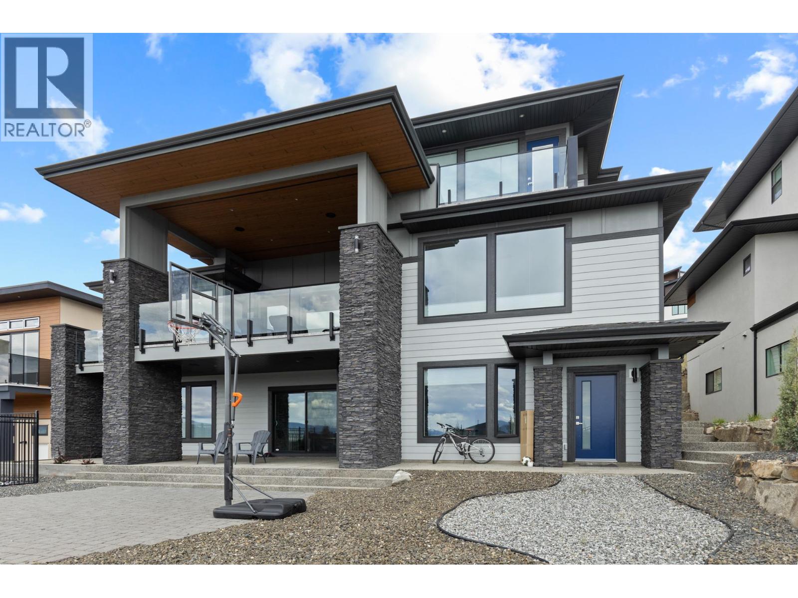 1088 Clarance Avenue - 80