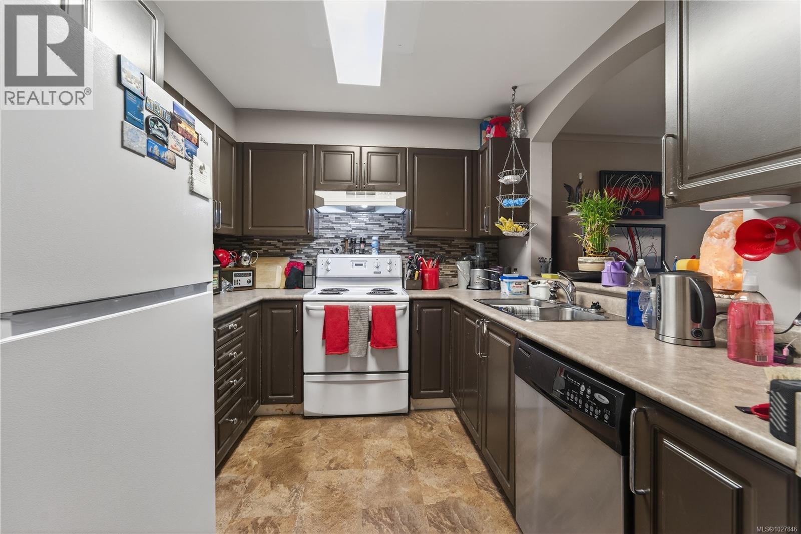 #204 799 BLACKBERRY RD - Image 2