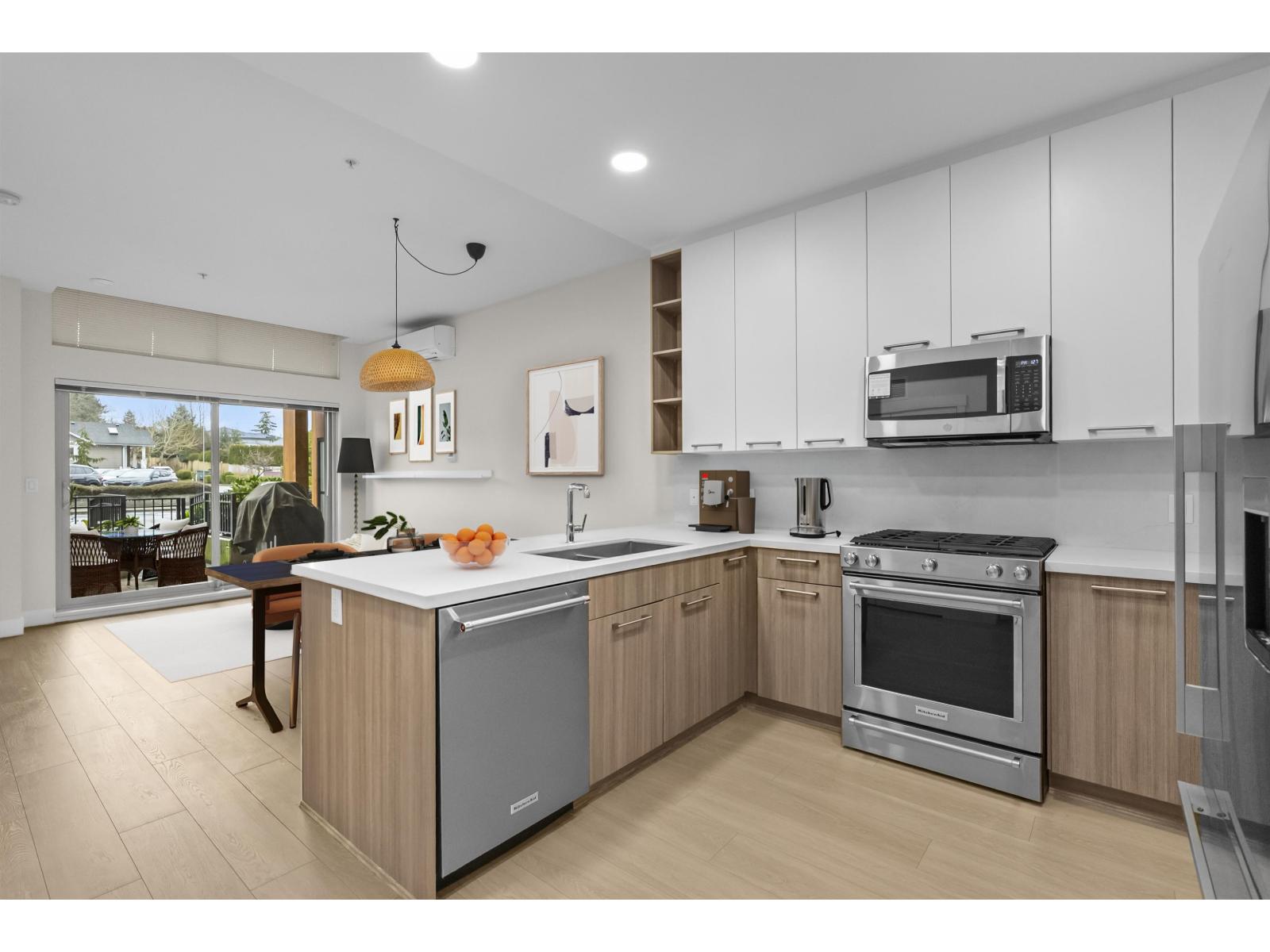 102 14022 NORTH BLUFF ROAD