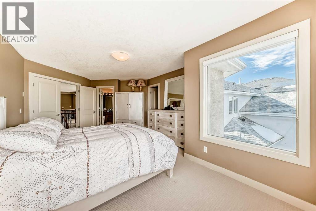 Single Family House for Sale in  Everglade Circle SW Evergreen Calgary 