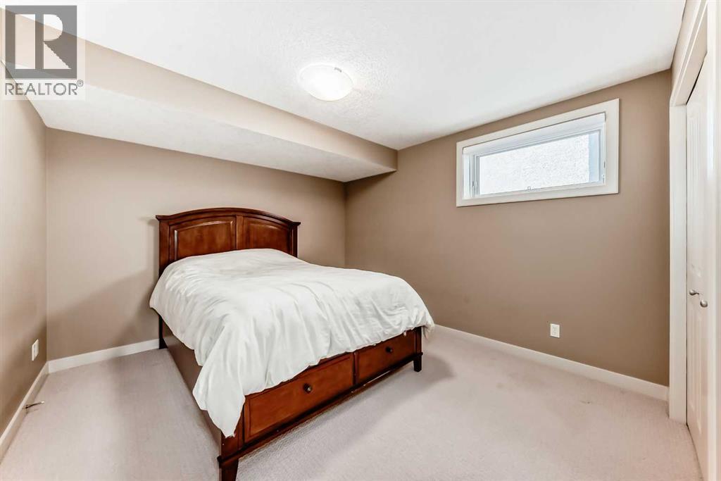 Single Family House for Sale in  Everglade Circle SW Evergreen Calgary 