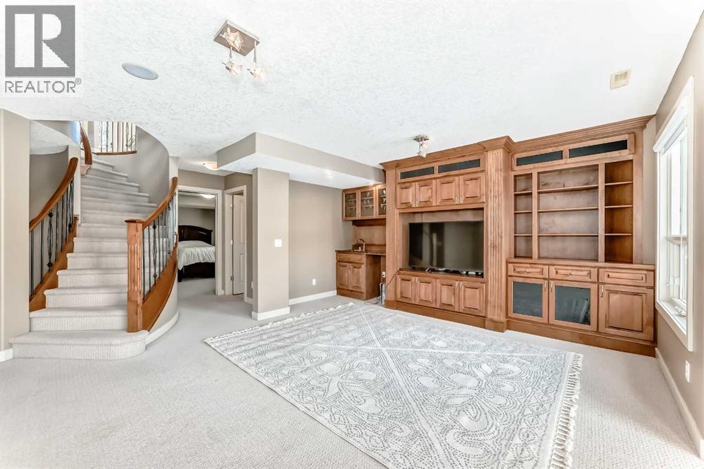 Single Family House for Sale in  Everglade Circle SW Evergreen Calgary 