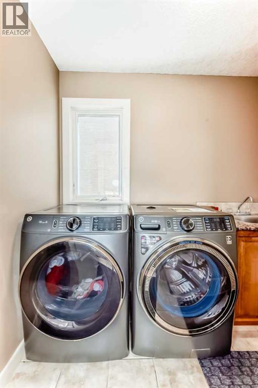 Single Family House for Sale in  Everglade Circle SW Evergreen Calgary 