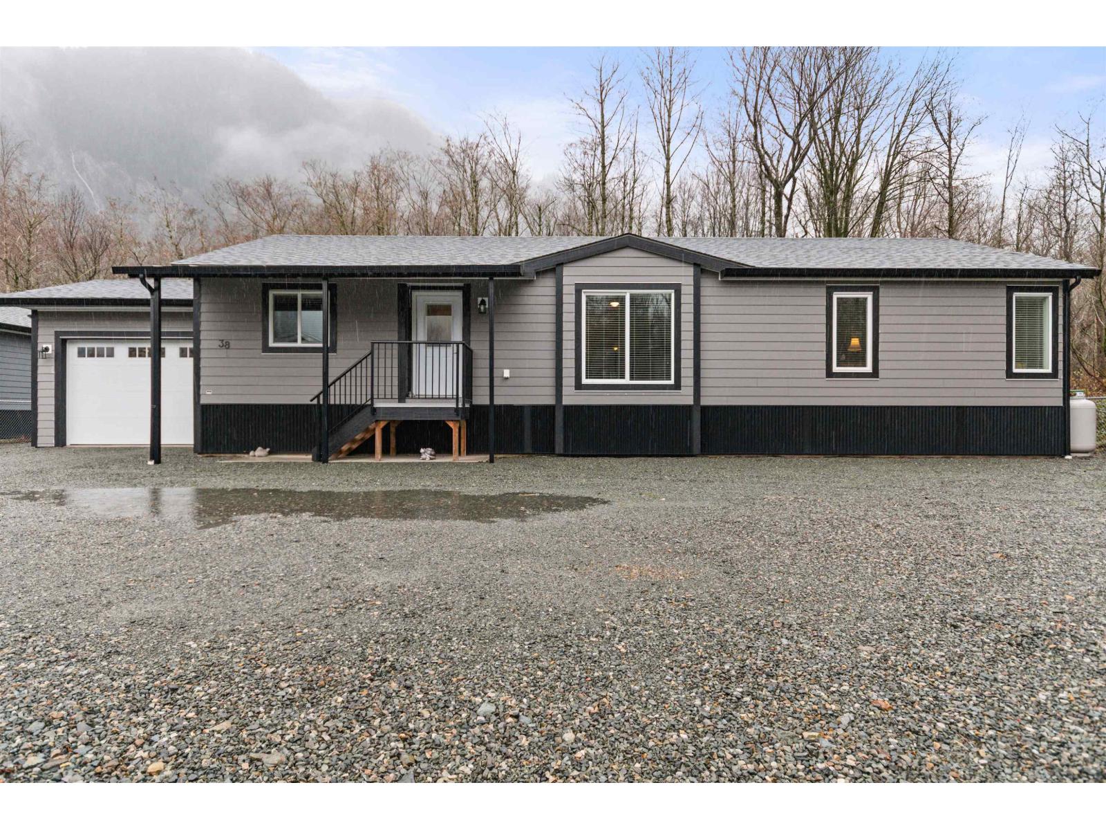 38 59060 LOUGHEED Highway - main photo