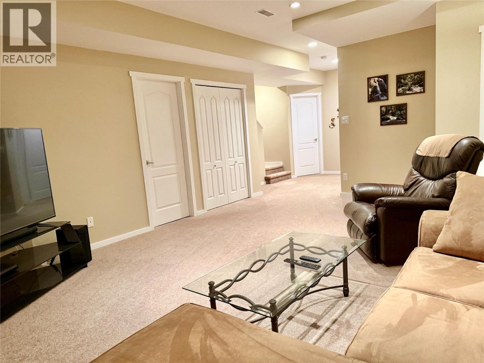 355 PROSPECT DRIVE - 31